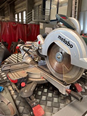 a picture of a circular saw on a table in a workshop