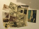 de nombreuses vieilles photos d'hommes et de femmes sur un réfrigérateur
