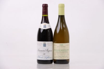 deux bouteilles de vin posées l'une à côté de l'autre sur une table