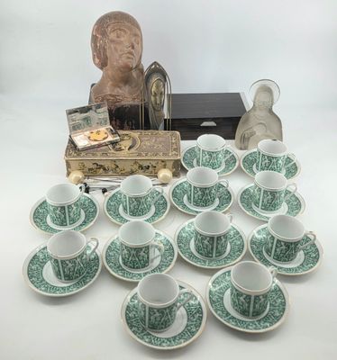 many cups and saucers that are sitting on a table