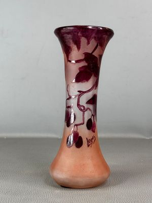 LEGRAS Vase de forme diabolo en verre à décor de prunus grav…