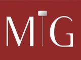 le logo de l'entreprise apparaît en blanc sur fond rouge