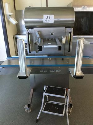 a machine that is sitting on the floor in the room