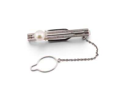 silver plated keychain with a pearl bead and a chain