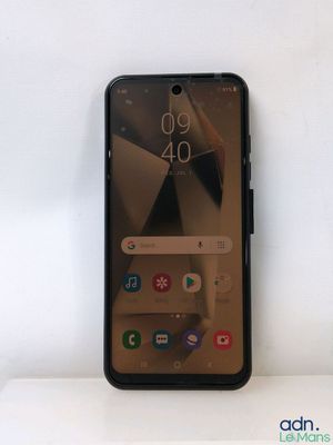 un gros plan sur l'arrière d'un Samsung Galaxy S9 noir