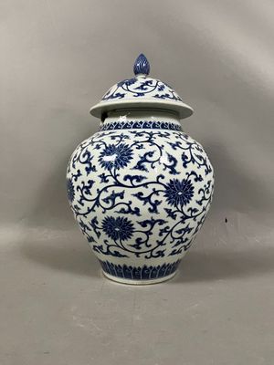 blue and white chinese vase with lid