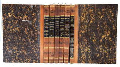 une pile de livres posés les uns sur les autres sur une table