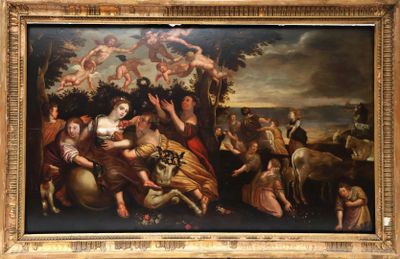 un tableau accroché au mur d'un musée, entouré d'une foule de gens