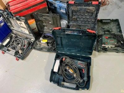 many different types of tools in this case