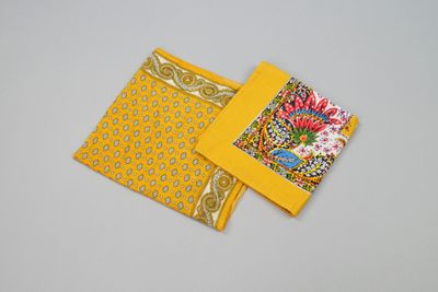 SOULEIADO. Lot de deux carrés en coton imprimé à dominante m… - Photo 1