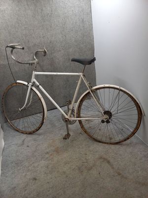 Vélo vintage blanc, 10 vitesses (vendu dans l'état, sans cha…