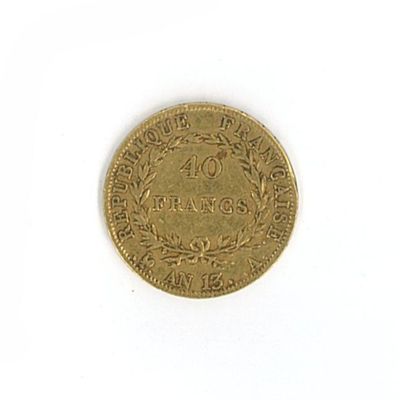 gros plan d'une pièce de monnaie sur une surface blanche