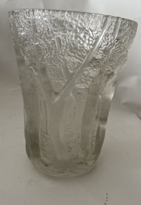 Vase en verre moulé à décor d'arbres