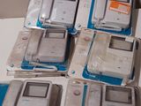 de nombreux appareils électroniques empilés les uns sur les autres