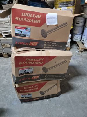 Lot de 5 boites d'environ 4000 chevilles standard de 160mm