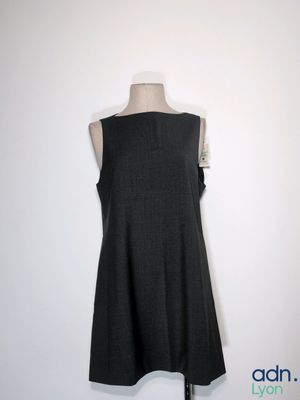 le dos d'une robe sur un mannequin mannequin mannequin mannequin mannequin mannequin mannequin mannequin mann