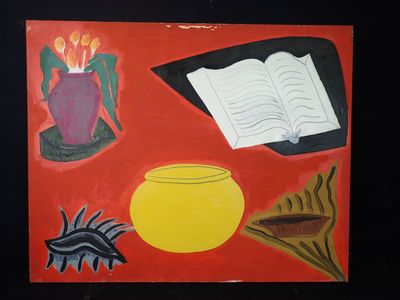 une peinture représentant un livre, une bougie, un vase et d’autres objets sur un fond rouge