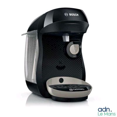 une image représentant une machine à café avec une tasse à côté
