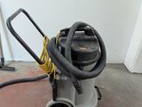 a machine that is sitting on the floor in the room