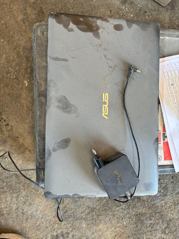 Pc portable ASUS (avec chargeur défaillant), téléphone portable S...