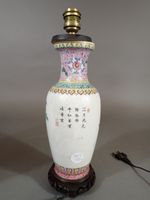 Lot de 2 vases montés en lampe en porcelaine polychrome, l'u… (photo 4)