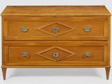 image d'une commode en bois sur fond blanc