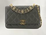 Sac Chanel à rabat en cuir d'agneau matelassé noir, avec finitions dorées