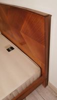 Lit en bois de placage. (photo 4)