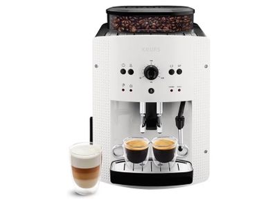 gros plan d'une machine à café avec deux tasses de café