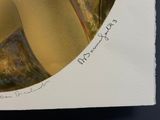 une photo d'une photo représentant un vase orné d'un oiseau