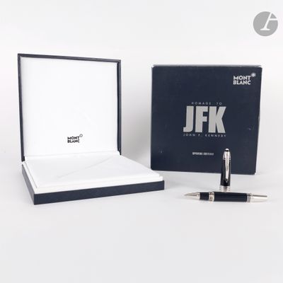 une boîte contenant un stylo et un stylo à l'intérieur