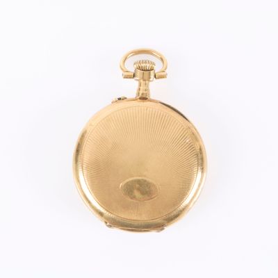 une image d'une montre à gousset en or sur fond blanc