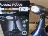 une boîte contenant un sèche-cheveux et une boîte sur laquelle est représentée une lampe