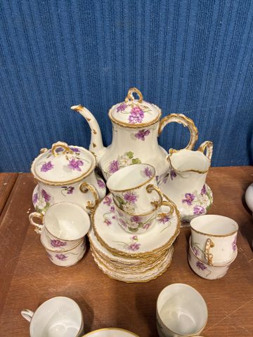 Jean POUYAT, Limoges - partie de service à café en porcelaine bla
