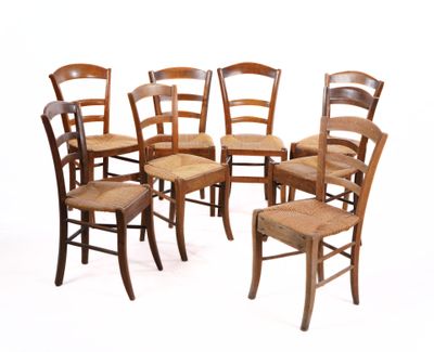 six chairs that are lined up in a circle