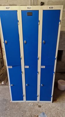 Bloc vestiaires en métal laqué bleu et gris, à 6 portes. Enlèvements : - Photo 1