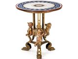 une image représentant une table sur laquelle se trouve un lion