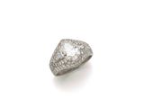 une bague en diamant et plaquée platine, signée Van Cleef