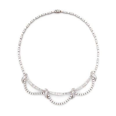 COLLIER présentant un motif de draperie pavé de diamants bag…