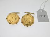 une paire de boutons de manchette en forme de pièces « sovereign » en or