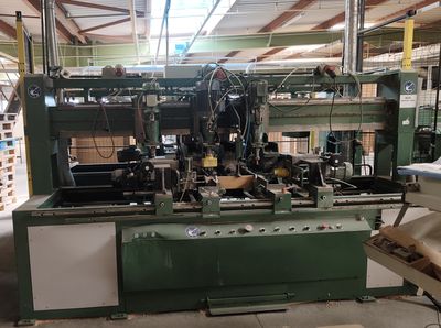 une machine qui se trouve à l'intérieur d'un bâtiment