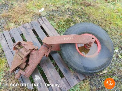 UNE ROUE SUIVEUSE DE CHARRUE - Photo 1