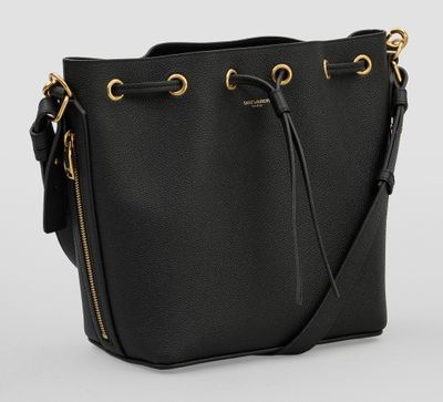 un sac seau en cuir noir orné de détails dorés