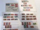 de nombreux types de timbres exposés sur la table