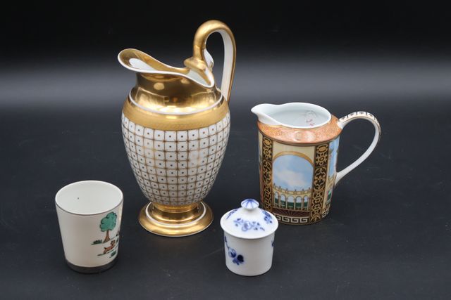 Pot à lait Bernardaud, pot à fard, verseuse porcelaine décor or, ...