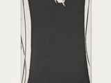 une image représentant un dessin en noir et blanc d'un oiseau sur fond noir