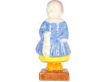 une petite figurine représentant une femme en robe bleue