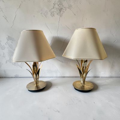 deux lampes posées sur une table