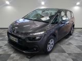 la citrole grise est garée sur un carrelage en damier