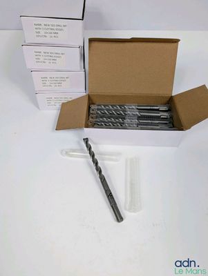 une boîte contenant un tas d'outils